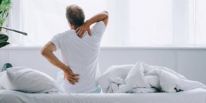 cara menghilangkan sakit belakang